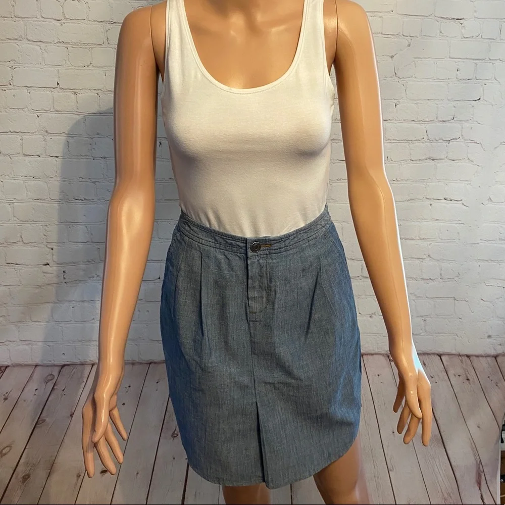 Banana Republic cute blue denim skirt size 0 petite